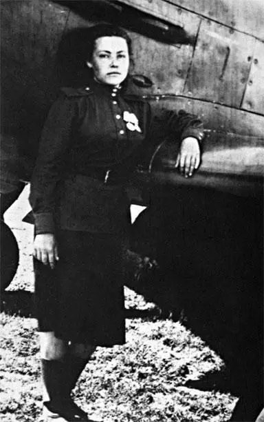 Н Шебалина авиамеханик 586го истребительного авиаполка 19431945 гг Из - фото 54
