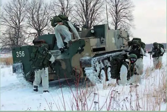 На полигоне ВДВ Слободка демонстрировалась доставка боевых подразделений ВДВ - фото 2