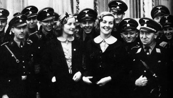 Диана и ее сестра Юнити на нацистском съезде в Нюрнберге Действительно все - фото 208