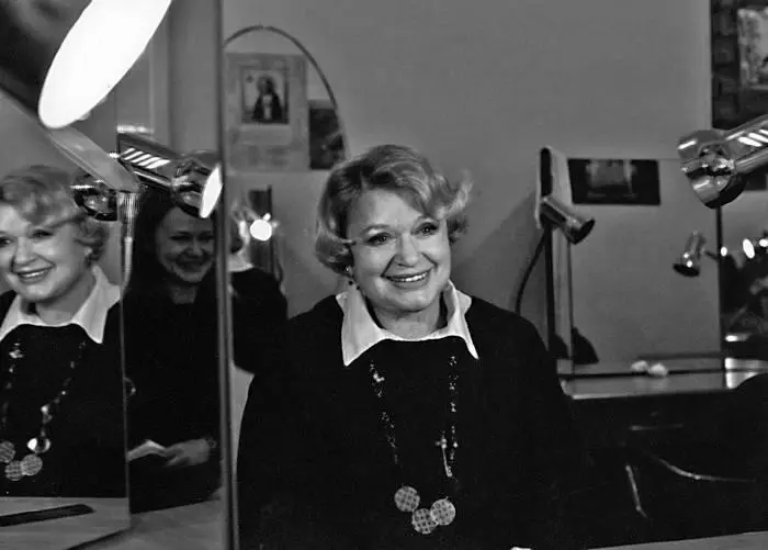 Это я в своей гримерной Киноартистка Тогда мне казалось что это скрытая - фото 58