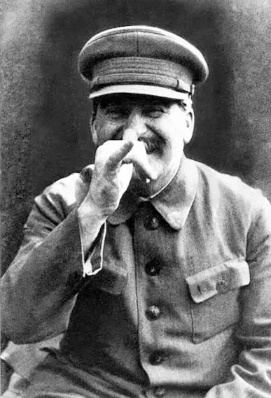 Еще одна улыбка вождя 1930е гг Надежда Аллилуева с дочерью Светланой - фото 11