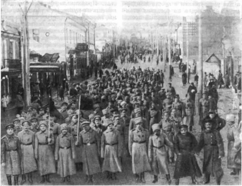 Манифестация солдат 5го полка в Виннице в дни Февральской революции 1917 г - фото 107