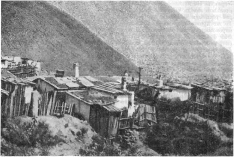 Жилища шахтеров 1916 г Исключительно трудными были условия работы на - фото 64