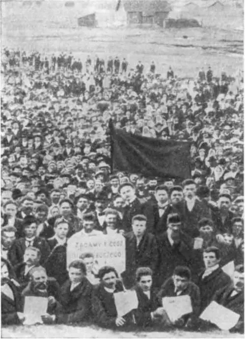 Митинг бастующих нефтяников Борислава 1904 г В 1903 г в Восточной Галиции - фото 90