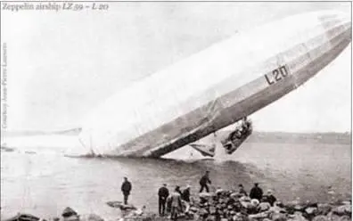Цеппелин L20 после налета на Лондон 4 мая 1916 г Этот дирижабль в ходе двух - фото 110