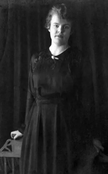 Елена Камнева невеста ГЭ Лангемака Петроград 1921 г Фото из архива - фото 27