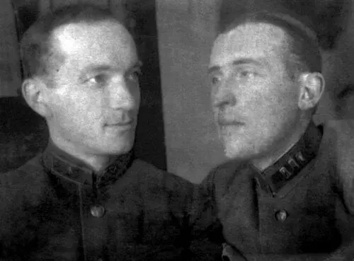 Начальник ЛО РНИИ ГЭ Лангемак слева и главный инженер ЛО РНИИ БС - фото 51