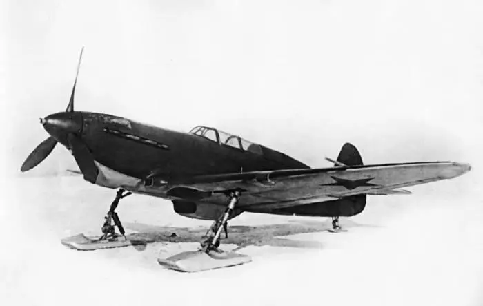 Як7А с мотором М105П заводской 1411 завод 153 на лыжах на аэродроме - фото 44