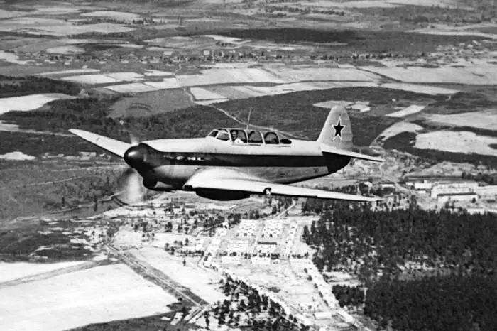 Як9 Курьерский с кабиной для пассажира 24 августа 1944 года семь - фото 93