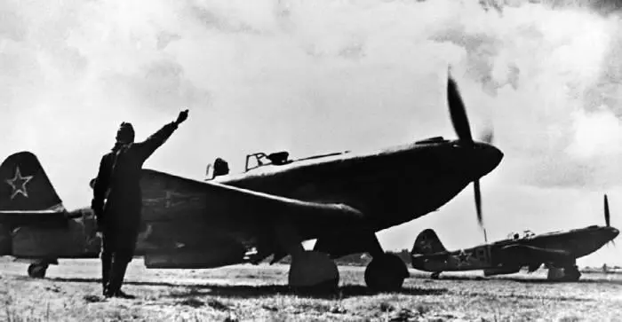 Як9У Тем не менее в соответствии с постановлением ГКО от 11 января 1944 года - фото 113