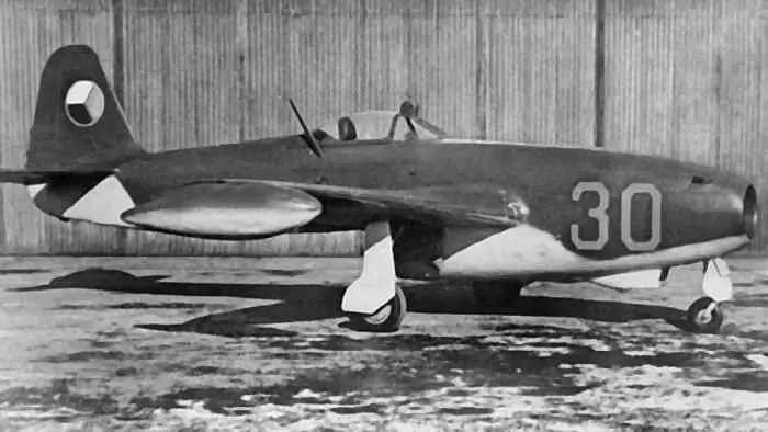 Як17 чехословацких ВВС Первый подъем в воздух состоялся 6 июня 1947 года а в - фото 192