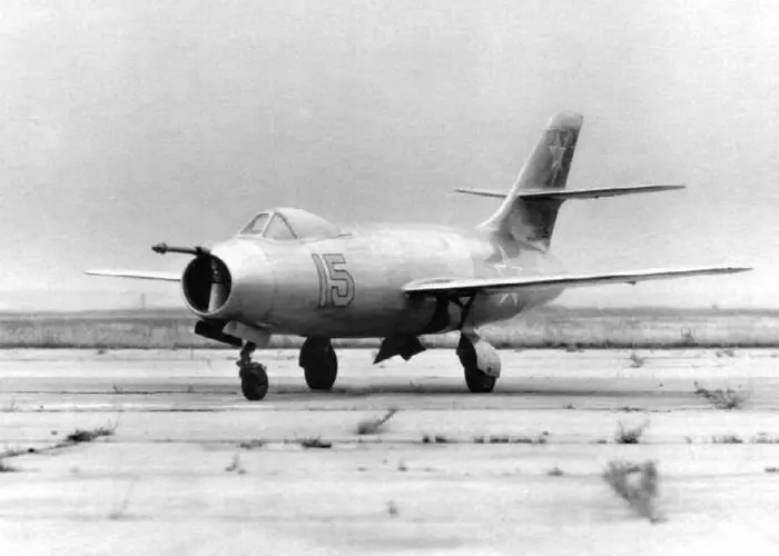 Як25 с гарпуном Летные испытания аэросцепки начались 1 июня 1949го а ее - фото 206