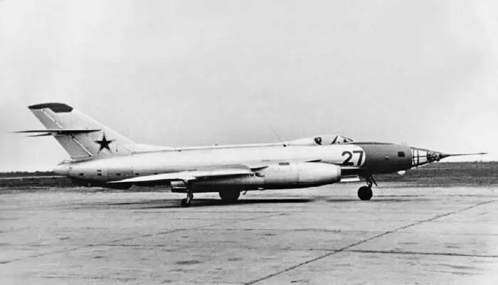 Як27Р на контрольных испытаниях 1959 год В 1958 году построили летающую - фото 232