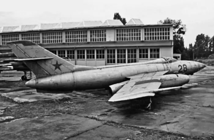 Як27Р оставшийся видимо в Германии после вывода советских войск Три года - фото 234