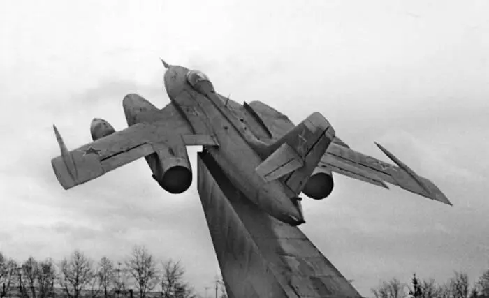 Як28 визитная карточка Иркутского авиационного завода Негативной стороной - фото 235