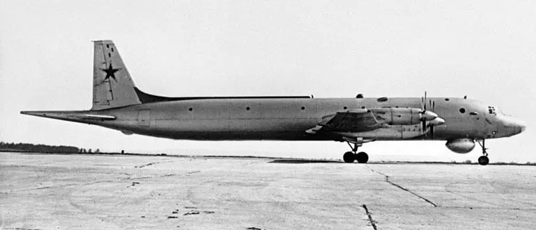 Натурный макет самолета Ил38 В августе 1957 года когда Ил18 еще только - фото 117