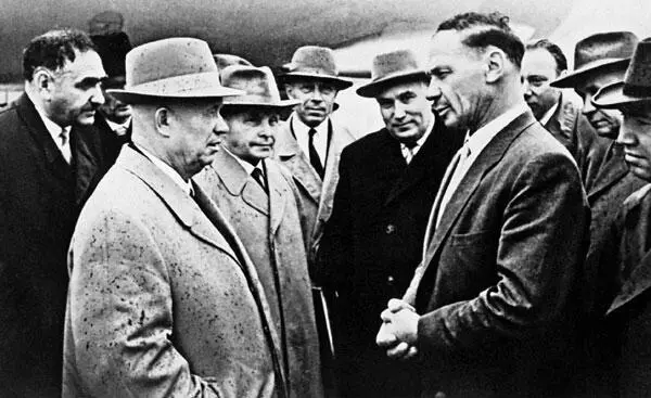 ВК Коккинаки отвечает на вопросы НС Хрущева о самолете Ил62 Справа от - фото 132