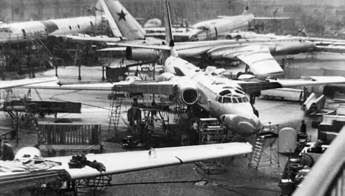 В сборочном цехе завода 18 Сентябрь 1957 г Несмотря на отмеченные дефекты - фото 145