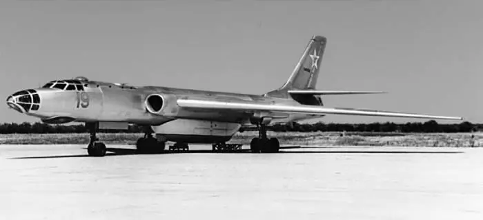 Ту16 Архангельск со спасательным катером под фюзеляжем Фрегат бравший на - фото 150