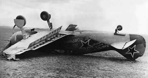 Ла5Ф завода 99 после аварии 25 мая 1944 года в 911м иап Тридцать первого - фото 31