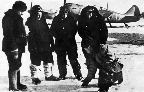 Участники высокоширотной экспедиции 1948 года На заднем плане Ла11 Идея - фото 85