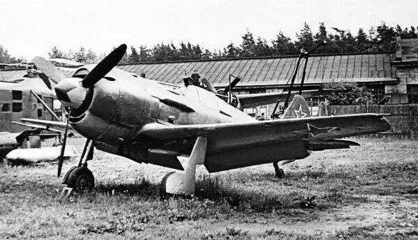 Этот Ла11 когдато был экспонатом Монинского музея ВВС В начале 1952 года в - фото 87