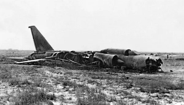 Аварийная посадка второго опытного экземпляра Ла250А Тринадцатого августа 1954 - фото 143