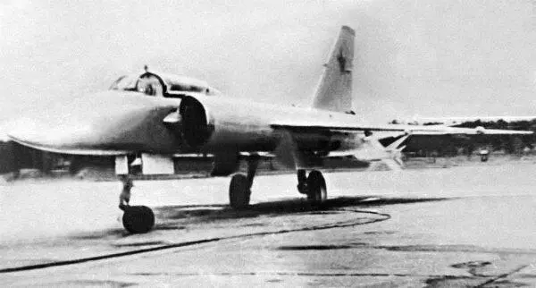 Последний летный экземпляр Ла250А с ракетами В начале 1956 года состоялась - фото 144