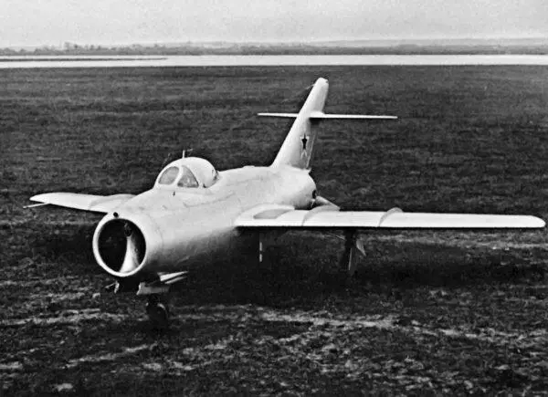 Самолет С3 15 апреля 1947го приказом МАП 210 коллективу ОКБ155 АИ - фото 37
