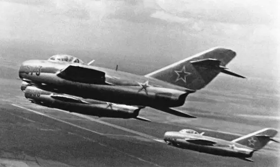 МиГ15бис пилотажной группы ВВС Соединения бомбардировщиков вероятного - фото 55