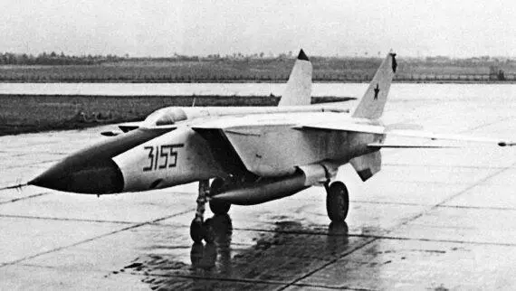 Опытный разведчик Е155Р3 Основой разведывательного оборудования Е155Р должны - фото 145
