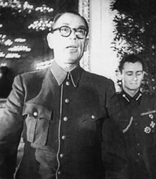 6 и 7 Прага 14 ноября 1944 года Власов выступает с речью в галереи Рудольфа - фото 14