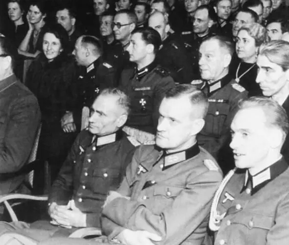 18 Дабендорф конец 1944 года полковник Поздняков генералмайор Трухин - фото 26