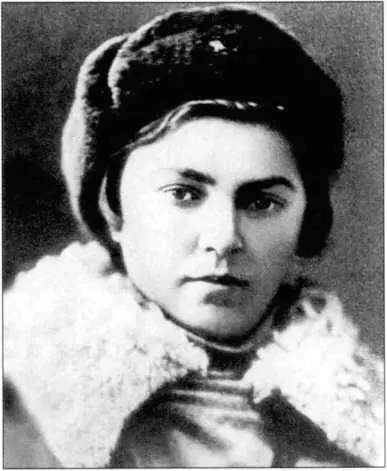 Герой Советского Союза Колесова Елена Федоровна Леля Главнокомандующий - фото 24