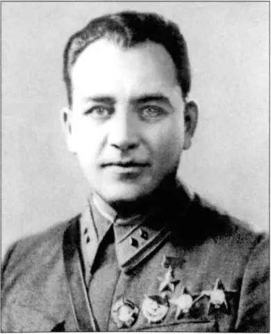 Военный атташе СССР в Германии А Г Орлов крайний справа с женой Л В - фото 63