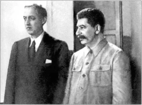 ИВ Сталин и Г Гопкинс в Кремле Июль 1941 г Рихард Зорге в Токио Г М - фото 70