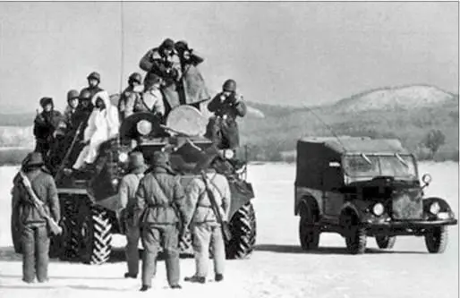 Китайское фото очередного выяснения отношений на льду р Уссури зимой 19681969 - фото 21