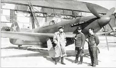 АСЯковлев слева у истребителя Як3 Олег Растренин Самолет тройного - фото 63