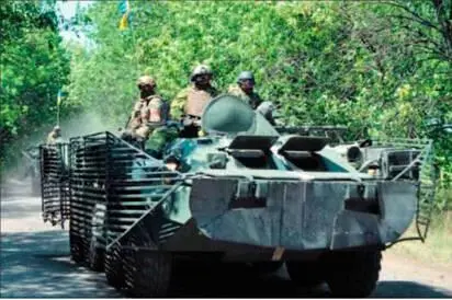Украинские БТР80 с вариантами импровизированных решетчатых противокумулятивных - фото 27