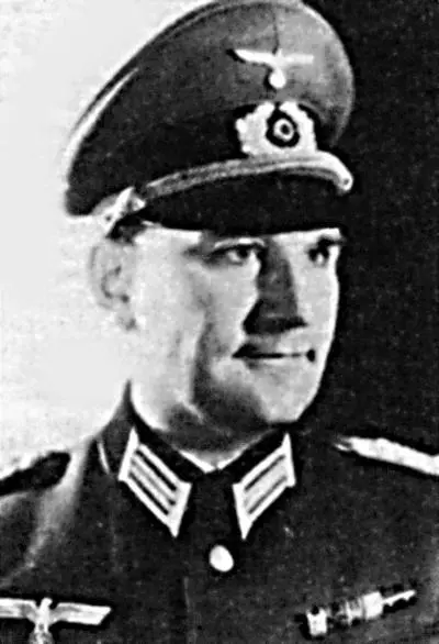 Полковник Эберхард Шаренберг командир 171го артполка в сентябре 1942 г - фото 117