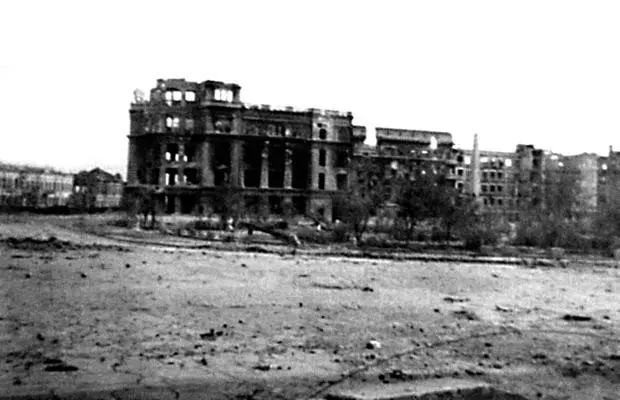 Универмаг вскоре после его взятия Фотография сделана адъютантом подполковника - фото 151