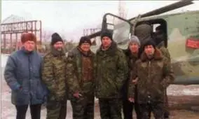 Камовцы и арсеньевцы у Ка50 на аэродроме Грозный Северный Четвертый слева - фото 56