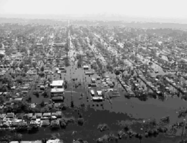 Новый Орлеан после Катрины их никто не застраховал Почти каждый кто ушел - фото 22