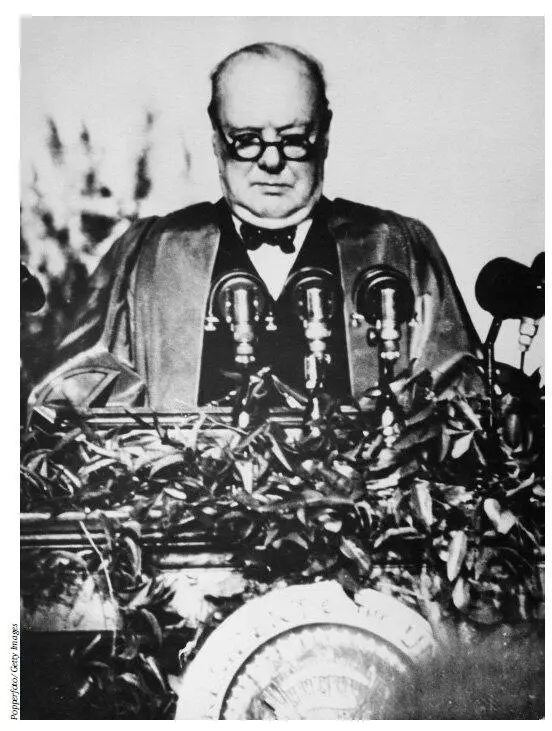 5 марта 1946 г Уинстон Черчилль выступает в Вестминстерском колледже Фултон - фото 1