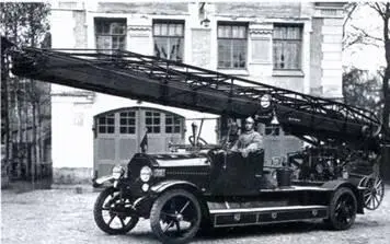 1925 Пожарный автомобиль ДаймлерМариенфельд с лестницой Метц Для начала - фото 3