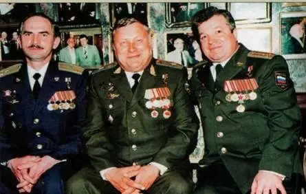 Герои России НВ Колпаков БА Воробьев и АИ Новиков Сигналы с прицела - фото 45