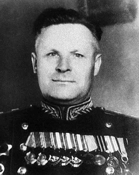 Командир 10го танкового корпуса Борис Георгиевич Вершинин на фото 1945 года - фото 69
