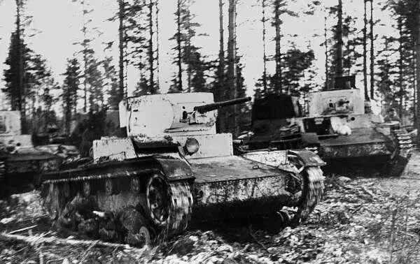 Танки Т26 35й танковой бригады перед атакой Февраль 1940 года На башне - фото 73
