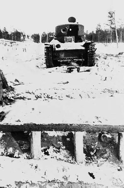 Один из танков Т28 потерянных 20й тяжелой танковой бригадой в декабре 1939 - фото 84