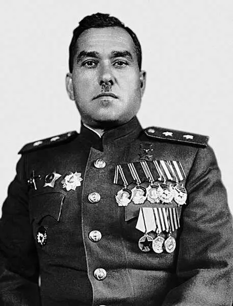 Командир 29й легкотанковой бригады Семен Моисеевич Кривошеин на фото 1945 - фото 99
